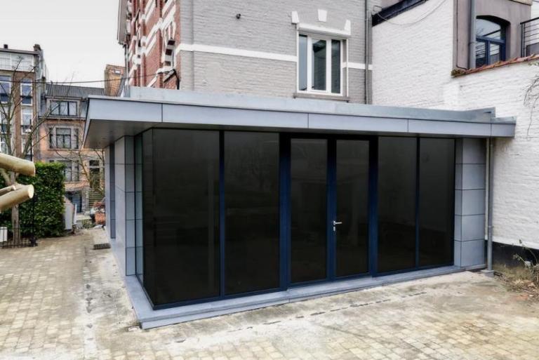 Pose de portes en alu à Monéteau, quels avantages pour votre maison ?