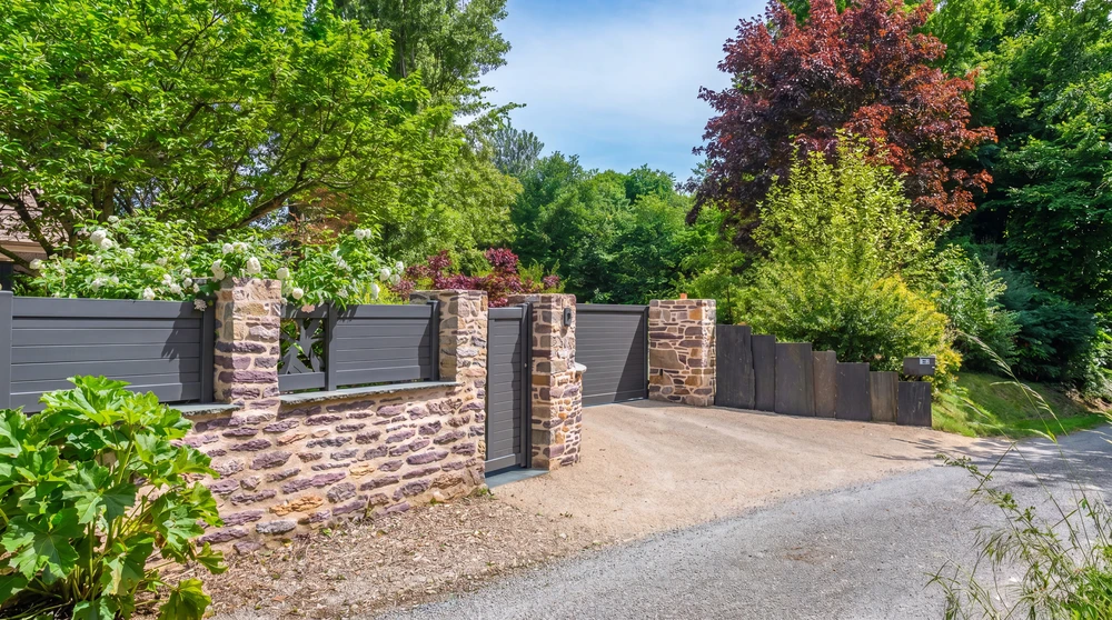 Entrée extérieure moderne d'une maison contemporaine