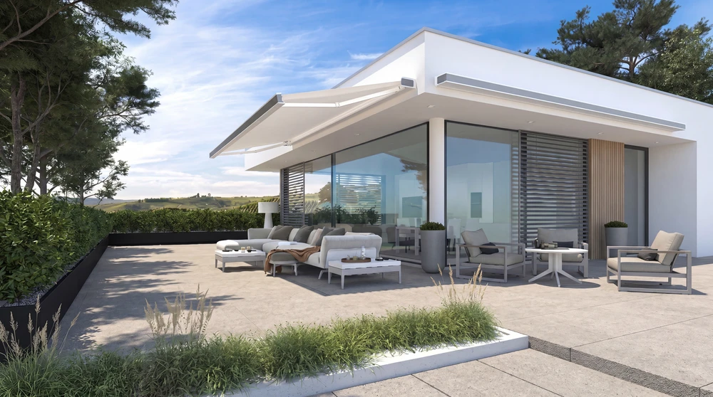 Terrasse extérieure moderne avec pergola bioclimatique à lames orientables en aluminium anthracite, fixée en appui sur façade