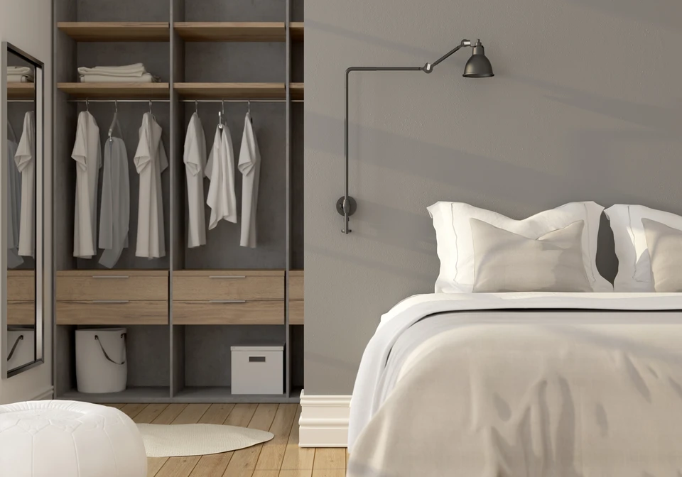 Chambre moderne avec dressing walk-in luxueux intégré